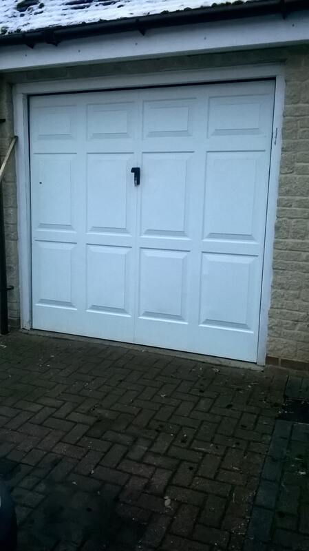 new gaarge door fitted in swindon by garage door specialist
